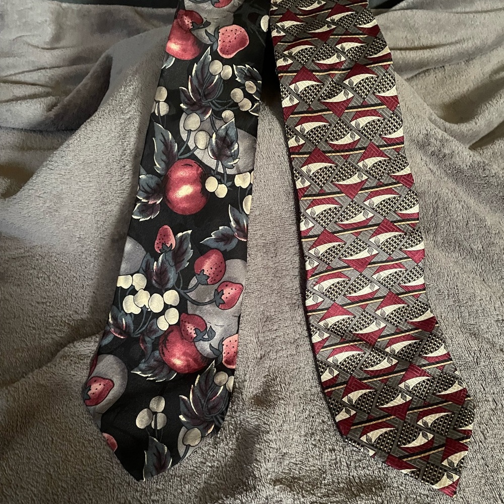 2 Men’s stylish neck ties